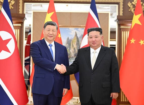 (260608) -- PYONGYANG, June 8, 2026 -- Xi Jinping, general secretary of the Communist Party of China Central Committee and Chinese president, holds talks with Kim Jong Un, general secretary of the Workers Party of Korea and president of the State Affairs of the Democratic People s Republic of Korea (DPRK), at the Kumsusan State Guesthouse in Pyongyang, the DPRK, June 8, 2026. ) DPRK-PYONGYANG-CHINA-XI JINPING-KIM JONG UN-TALKS YanxYan 