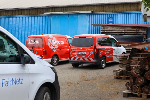 Reutlingen Themenbilder: Umspannwerk Brand in Reutlingen-Betzingen, 08.06.2026 Themenbilder: Umspannwerk Brand in Reutlingen-Betzingen, 08.06.2026, FairNetz Fahrzeuge *** Reutlingen Themed pictures Substation fire in Reutlingen Betzingen, 08 06 2026 Themed pictures Substation fire in Reutlingen Betzingen, 08 06 2026, FairNetz vehicles Copyright: xEibner-Pressefoto DimitrixDrofitx EP_ddh