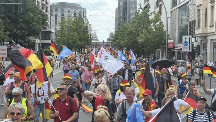 Thousands join anti-government protest organized by Project M1llion in Berlin BERLIN, GERMANY - JUNE 8: Thousands of demonstrators gather in front of the historic Brandenburg Gate, holding German flags and banners, to protest against the German government during a demonstration organized by the Projekt M1llion initiative in Berlin, Germany, on June 8, 2026. Protesters called for the immediate resignation of the government, early elections, and changes to migration, energy, and tax policies. Erbil Basay Anadolu Berlin Germany. Editorial use only. Please get in touch for any other usage.  Copyright: x2026xAnadoluxErbilxBasayx