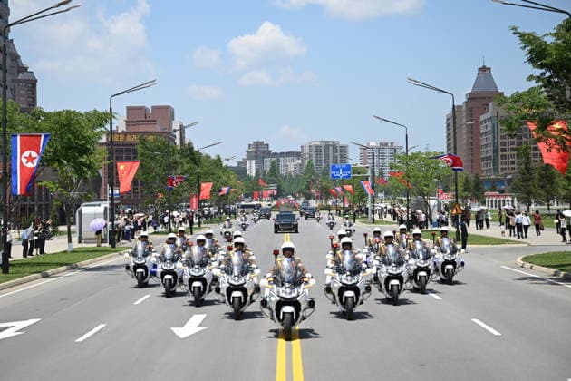 (260608) -- PYONGYANG, June 8, 2026 -- Xi Jinping, general secretary of the Communist Party of China Central Committee and Chinese president, arrives in Pyongyang for a state visit to the Democratic People s Republic of Korea (DPRK) on June 8, 2026. ) DPRK-PYONGYANG-CHINA-XI JINPING-STATE VISIT-ARRIVAL-WELCOME XiexHuanchi 