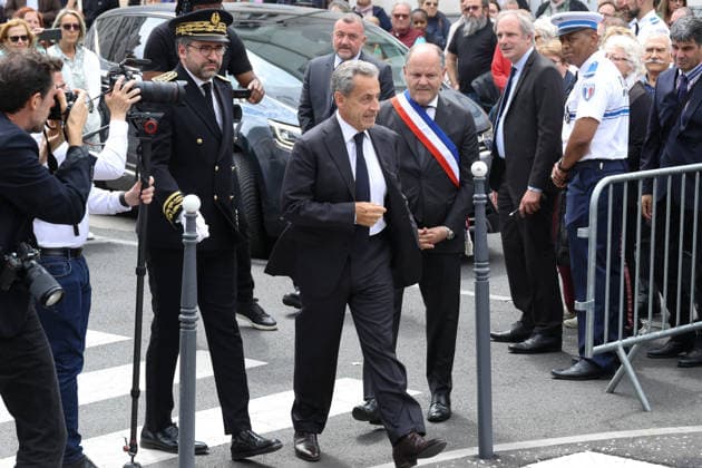Andre Santini Funeral - Issy-les-Moulineaux Nicolas Sarkozy during funeral ceremony of Mayor of Issy-les-Moulineaux Andre Santini at the Saint-Etienne church in Issy-les-Moulineaux near Paris, France on June 8, 2026. Andre Santini died on June 1, 2026, aged 85. Photo by Nasser Berzane ABACAPRESS.COM Issy-les-Moulineaux France  Copyright: xBerzanexNasser ABACAx