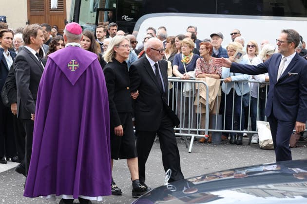 Andre Santini Funeral - Issy-les-Moulineaux Borther of Andre Santini and family during funeral ceremony of Mayor of Issy-les-Moulineaux Andre Santini at the Saint-Etienne church in Issy-les-Moulineaux near Paris, France on June 8, 2026. Andre Santini died on June 1, 2026, aged 85. Photo by Nasser Berzane ABACAPRESS.COM Issy-les-Moulineaux France  Copyright: xBerzanexNasser ABACAx