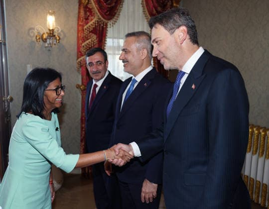 Turkish President Erdogan meets Venezuelan Interim President Delcy Rodriguez in Istanbul ISTANBUL, TURKIYE - JUNE 8: (----EDITORIAL USE ONLY - MANDATORY CREDIT - TURKISH PRESIDENCY MUSTAFA KAMACI HANDOUT - NO MARKETING NO ADVERTISING CAMPAIGNS - DISTRIBUTED AS A SERVICE TO CLIENTS----) Venezuelan Interim President Delcy Rodriguez shakes hands with Minister of Energy and Natural Resources Alparslan Bayraktar (R), alongside Turkish Vice President Cevdet Yilmaz (3rd R) and Foreign Minister Hakan Fidan (2nd R) during a meeting at the Presidential Dolmabahce Office in Istanbul, Turkiye, on June 8, 2026. TUR Presidency Mustafa Kamaci Anadolu Istanbul Turkey. Editorial use only. Please get in touch for any other usage.  Copyright: x2026xAnadoluxTURxPresidencyx xMustafaxKamacix