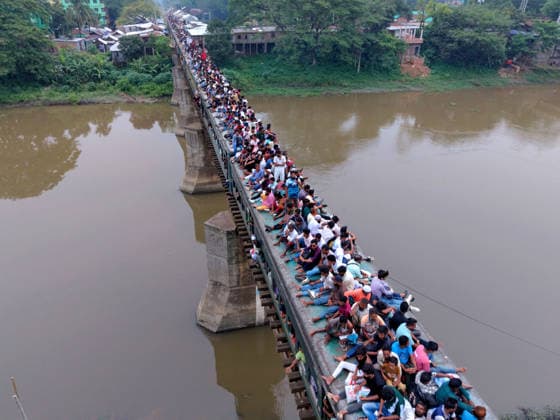 June 7, 2026, Mymensing, Mymensing, Bangladesh: At the end of the Eid al Adha holidays, thousands of people travel from Mymensingh to the capital, Dhaka, with many risking their lives by riding on the rooftops of overcrowded trains to return to work. Many are low-income garment workers who choose the dangerous journey as a cheaper means of transportation after the holidays. Mymensing Bangladesh - ZUMAk174 20260607_zip_k174_010 Copyright: xSyedxMahabubulxKaderx