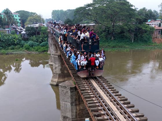 June 7, 2026, Mymensing, Mymensing, Bangladesh: At the end of the Eid al Adha holidays, thousands of people travel from Mymensingh to the capital, Dhaka, with many risking their lives by riding on the rooftops of overcrowded trains to return to work. Many are low-income garment workers who choose the dangerous journey as a cheaper means of transportation after the holidays. Mymensing Bangladesh - ZUMAk174 20260607_zip_k174_002 Copyright: xSyedxMahabubulxKaderx