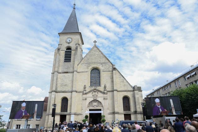 Andre Santini Funeral - Issy-les-Moulineaux Funeral ceremony of Mayor of Issy-les-Moulineaux Andre Santini at the Saint-Etienne church in Issy-les-Moulineaux near Paris, France on June 8, 2026. Andre Santini died on June 1, 2026, aged 85. Photo by Nasser Berzane ABACAPRESS.COM Issy-les-Moulineaux France  Copyright: xBerzanexNasser ABACAx