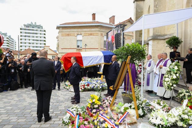 Andre Santini Funeral - Issy-les-Moulineaux Funeral ceremony of Mayor of Issy-les-Moulineaux Andre Santini at the Saint-Etienne church in Issy-les-Moulineaux near Paris, France on June 8, 2026. Andre Santini died on June 1, 2026, aged 85. Photo by Nasser Berzane ABACAPRESS.COM Issy-les-Moulineaux France  Copyright: xBerzanexNasser ABACAx