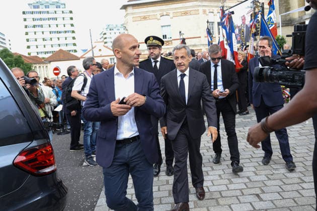 Andre Santini Funeral - Issy-les-Moulineaux Nicolas Sarkozy during funeral ceremony of Mayor of Issy-les-Moulineaux Andre Santini at the Saint-Etienne church in Issy-les-Moulineaux near Paris, France on June 8, 2026. Andre Santini died on June 1, 2026, aged 85. Photo by Nasser Berzane ABACAPRESS.COM Issy-les-Moulineaux France  Copyright: xBerzanexNasser ABACAx