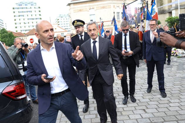 Andre Santini Funeral - Issy-les-Moulineaux Nicolas Sarkozy during funeral ceremony of Mayor of Issy-les-Moulineaux Andre Santini at the Saint-Etienne church in Issy-les-Moulineaux near Paris, France on June 8, 2026. Andre Santini died on June 1, 2026, aged 85. Photo by Nasser Berzane ABACAPRESS.COM Issy-les-Moulineaux France  Copyright: xBerzanexNasser ABACAx