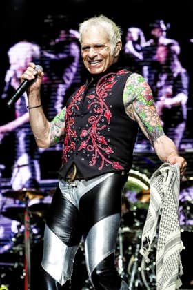 David Lee Roth live bei einem Konzert der Don t Love Me, Rent Me -Tour im The Paramount. Huntington, 07.06.2026
