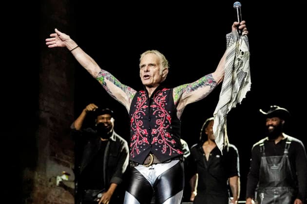 David Lee Roth live bei einem Konzert der Don t Love Me, Rent Me -Tour im The Paramount. Huntington, 07.06.2026