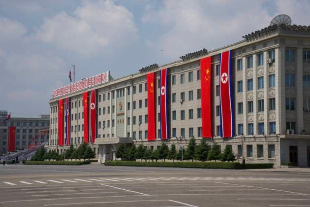 PYONGYANG, NORTH KOREA - JUNE 08: Chinese and North Korean flags hang on the North Korean Foreign Ministry building on June 8, 2026 in Pyongyang, North Korea. The Democratic People s Republic of Korea (DPRK) held a grand welcome ceremony for Xi Jinping, general secretary of the Communist Party of China Central Committee and Chinese president, who arrived in Pyongyang on Monday for a state visit.  Copyright: xVCGx 111646932212