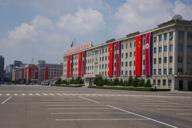 PYONGYANG, NORTH KOREA - JUNE 08: Chinese and North Korean flags hang on the North Korean Foreign Ministry building on June 8, 2026 in Pyongyang, North Korea. The Democratic People s Republic of Korea (DPRK) held a grand welcome ceremony for Xi Jinping, general secretary of the Communist Party of China Central Committee and Chinese president, who arrived in Pyongyang on Monday for a state visit.  Copyright: xVCGx 111646932240