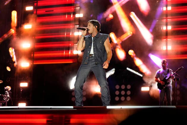 NASHVILLE, TENNESSEE - JUNE 07: Russell Dickerson perform onstage at Nissan Stadium during CMA Fest 2026 day three on June 07, 2026 in Nashville, Tennessee. . Credit: USA - ZUMAa123 20260608_zaa_a123_027 Copyright: xAdMediax