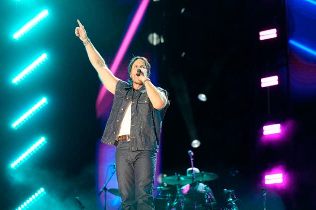NASHVILLE, TENNESSEE - JUNE 07: Russell Dickerson perform onstage at Nissan Stadium during CMA Fest 2026 day three on June 07, 2026 in Nashville, Tennessee. . Credit: USA - ZUMAa123 20260608_zaa_a123_033 Copyright: xAdMediax