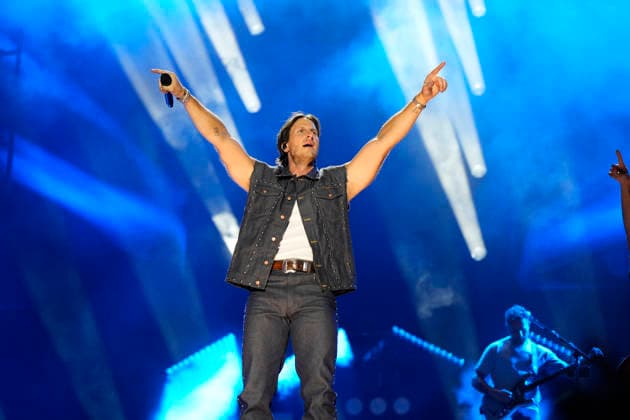 NASHVILLE, TENNESSEE - JUNE 07: Russell Dickerson perform onstage at Nissan Stadium during CMA Fest 2026 day three on June 07, 2026 in Nashville, Tennessee. . Credit: USA - ZUMAa123 20260608_zaa_a123_037 Copyright: xAdMediax