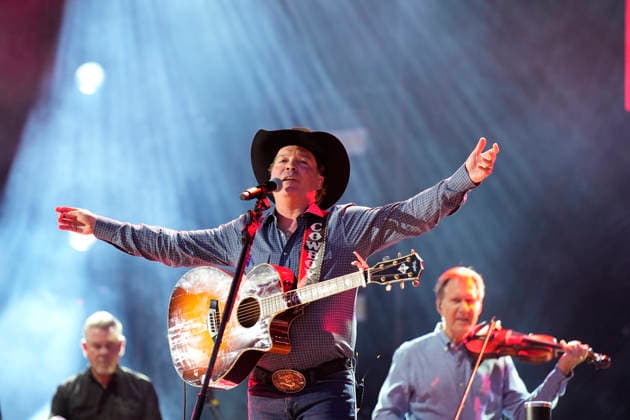 NASHVILLE, TENNESSEE - JUNE 07: Clay Walker perform onstage at Nissan Stadium during CMA Fest 2026 day three on June 07, 2026 in Nashville, Tennessee. . Credit: USA - ZUMAa123 20260608_zaa_a123_058 Copyright: xAdMediax