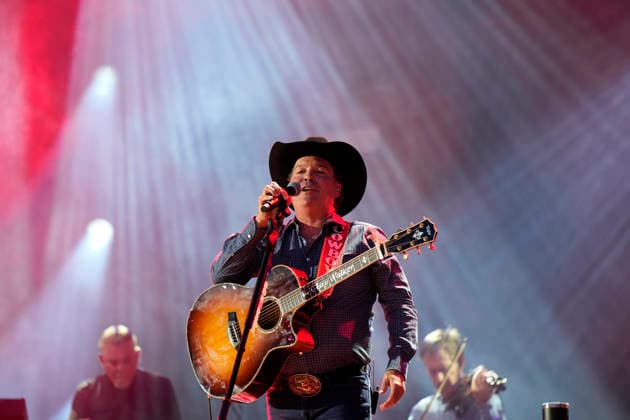 NASHVILLE, TENNESSEE - JUNE 07: Clay Walker perform onstage at Nissan Stadium during CMA Fest 2026 day three on June 07, 2026 in Nashville, Tennessee. . Credit: USA - ZUMAa123 20260608_zaa_a123_069 Copyright: xAdMediax
