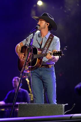 NASHVILLE, TENNESSEE - JUNE 07:Riley Green perform onstage at Nissan Stadium during CMA Fest 2026 day three on June 07, 2026 in Nashville, Tennessee. . Credit: USA - ZUMAa123 20260608_zaa_a123_073 Copyright: xAdMediax