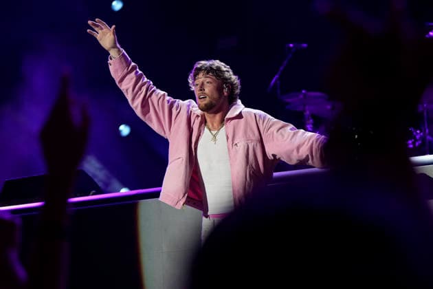 NASHVILLE, TENNESSEE - JUNE 07: Bailey Zimmerman perform onstage at Nissan Stadium during CMA Fest 2026 day three on June 07, 2026 in Nashville, Tennessee. . Credit: USA - ZUMAa123 20260608_zaa_a123_082 Copyright: xAdMediax