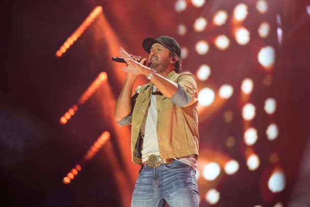 NASHVILLE, TENNESSEE - JUNE 07: Luke Bryan perform onstage at Nissan Stadium during CMA Fest 2026 day three on June 07, 2026 in Nashville, Tennessee. . Credit: USA - ZUMAa123 20260608_zaa_a123_102 Copyright: xAdMediax