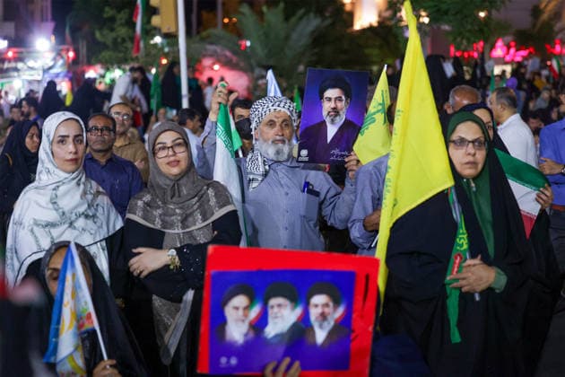 June 8, 2026, Iran, Iran: A man holds a portrait of Iran s newly appointed Supreme Leader, Ayatollah Mojtaba Khamenei, as supporters wave Iranian and Hezbollah flags during a state-organized rally in Iran. Air raid sirens sounded in Israel on June 7 as its military worked to intercept incoming Iranian missiles for the first time since an April ceasefire took hold in the Middle East war. IranÃ¢â‚¬â ¢s Revolutionary Guards called the attack a Ã¢â‚¬oewarningÃ¢â‚¬Â after Israel struck BeirutÃ¢â‚¬â ¢s southern suburbs earlier in the day, while Tehran said the renewed hostilities would affect ongoing peace talks with Washington. Iran said on June 8 it was ending its latest military operation against Israel after overnight missile fire and Israel - ZUMAi98_ 20260608_zih_i98_007 Copyright: xIranianxSupremexLeader SxOfficex