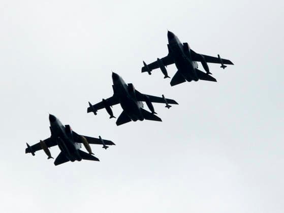 CNTV TORNADO- Tornado Kampflugzeuge der Luftwaffe bei der Luft und Boden Uebung Dispersed Operations Hamburg 08.06.2026 Panther Shield Luftwaffe uebt Starts und Landungen auf dem zivilen Flughafen Hamburg eine Woche lang am Helmut Schmidt Airport Flughafen Hamburg Die Übung soll die Zusammenarbeit der Luftwaffe mit dem zivilen Mitarbeitern des Flughafen Hamburgs verbessern Hamburg Deutschland *** CNTV TORNADO Tornado Luftwaffe fighter aircraft during air and ground exercise Dispersed Operations Hamburg 08 06 2026 Panther Shield Luftwaffe practicing take-offs and landings at Hamburg civilian airport for one week at Helmut Schmidt Airport Hamburg Airport The exercise is designed to improve cooperation between the Luftwaffe and civilian staff