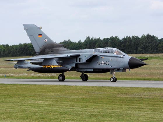 CNTV TORNADO- Tornado Kampflugzeuge der Luftwaffe bei der Luft und Boden Uebung Dispersed Operations Hamburg 08.06.2026 Panther Shield Luftwaffe uebt Starts und Landungen auf dem zivilen Flughafen Hamburg eine Woche lang am Helmut Schmidt Airport Flughafen Hamburg Die Übung soll die Zusammenarbeit der Luftwaffe mit dem zivilen Mitarbeitern des Flughafen Hamburgs verbessern Hamburg Deutschland *** CNTV TORNADO Tornado Luftwaffe fighter aircraft during air and ground exercise Dispersed Operations Hamburg 08 06 2026 Panther Shield Luftwaffe practicing take-offs and landings at Hamburg civilian airport for one week at Helmut Schmidt Airport Hamburg Airport The exercise is designed to improve cooperation between the Luftwaffe and civilian staff