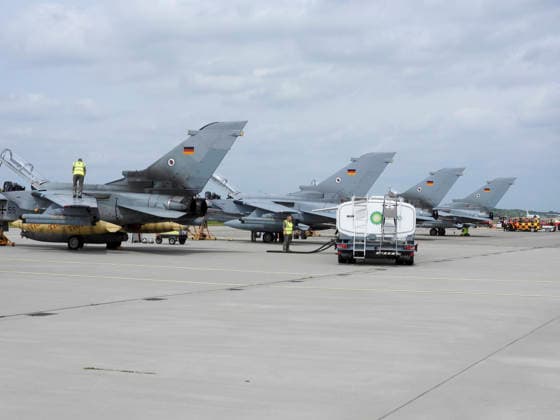 CNTV TORNADO- Tornado Kampflugzeuge der Luftwaffe bei der Luft und Boden Uebung Dispersed Operations Hamburg 08.06.2026 Panther Shield Luftwaffe uebt Starts und Landungen auf dem zivilen Flughafen Hamburg eine Woche lang am Helmut Schmidt Airport Flughafen Hamburg Die Übung soll die Zusammenarbeit der Luftwaffe mit dem zivilen Mitarbeitern des Flughafen Hamburgs verbessern Hamburg Deutschland *** CNTV TORNADO Tornado Luftwaffe fighter aircraft during air and ground exercise Dispersed Operations Hamburg 08 06 2026 Panther Shield Luftwaffe practicing take-offs and landings at Hamburg civilian airport for one week at Helmut Schmidt Airport Hamburg Airport The exercise is designed to improve cooperation between the Luftwaffe and civilian staff