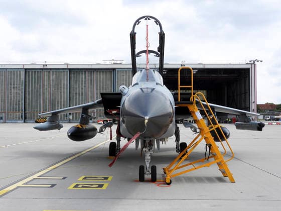 CNTV TORNADO- Tornado Kampflugzeuge der Luftwaffe bei der Luft und Boden Uebung Dispersed Operations Hamburg 08.06.2026 Panther Shield Luftwaffe uebt Starts und Landungen auf dem zivilen Flughafen Hamburg eine Woche lang am Helmut Schmidt Airport Flughafen Hamburg Die Übung soll die Zusammenarbeit der Luftwaffe mit dem zivilen Mitarbeitern des Flughafen Hamburgs verbessern Hamburg Deutschland *** CNTV TORNADO Tornado Luftwaffe fighter aircraft during air and ground exercise Dispersed Operations Hamburg 08 06 2026 Panther Shield Luftwaffe practicing take-offs and landings at Hamburg civilian airport for one week at Helmut Schmidt Airport Hamburg Airport The exercise is designed to improve cooperation between the Luftwaffe and civilian staff