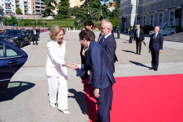 Pope Leo XIV presides over a prayer in honor of the Virgin of the Almudena in the Cathedral Queen Sofia greets the Mayor of Madrid, José Luis Martínez Almeida, upon his arrival at the prayer and homage to the Virgin of the Almudena, in the Cathedral of Santa María de la Almudena, on June 8, 2026, in Madrid Spain After praying before the patron saint, the Pope placed at her feet the Golden Rose, a personal and exceptional recognition with which the Pontiffs honor images of Virgins 08 JUNE 2026 POOL POPE LEÓN XIV MADRID CATHEDRAL ALMUDENA MADRID SPAIN PRAYER TO POPE Madrid Madrid Spain  Copyright: xA.xPÃ rezxMeca EuropaxPress Poolx 7582192