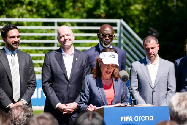 New York, NY- June 8: Governor Hochul and Mayor Mamdani make a World Cup FIFA announcement of a free watch party in Central Park for the FIFA World Cup 2026 Final on Sunday, July 19. With FIFA President Gianni Infantino, George Weah on June 8, 20267 Credit: AdMedia USA - ZUMAa123 20260608_zaa_a123_307 Copyright: xCamaraxPorterx