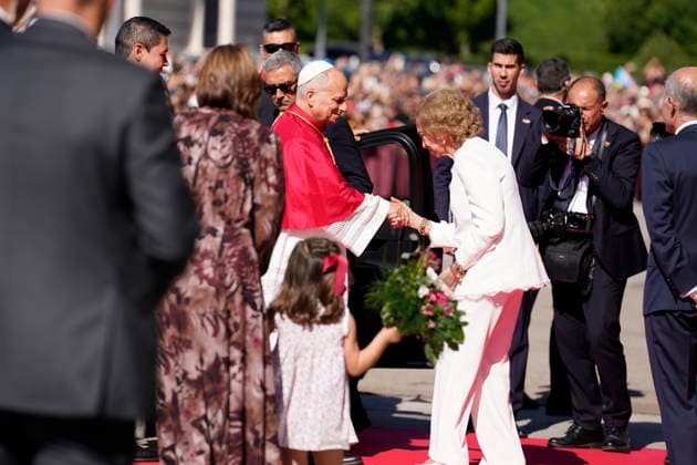 Pope Leo XIV presides a prayer in honor of the Virgin of Almudena in the Cathedral Queen Sofia greets Pope Leo XIV on his arrival at the prayer and homage to the Virgin of Almudena, in the Cathedral of Santa Maria de la Almudena, June 8, 2026, in Madrid Spain After praying before the patron saint, the Pope placed at her feet the Golden Rose, a personal and exceptional recognition with which the Pontiffs honor images of Virgins 08 JUNE 2026 POOL POPE LEON XIV MADRID CATHEDRAL ALMUDENA MADRID SPAIN PRAYER TO POPE LEON XIV MADRID Madrid Madrid Spain  Copyright: xA.xPÃ rezxMeca EuropaxPress Poolx 7582319