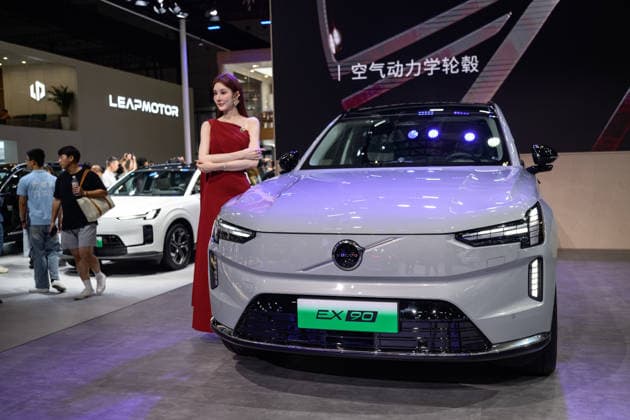 30th Guangdong-Hong Kong-Macao Greater Bay Area Auto Show SHENZHEN, CHINA - JUNE 8: A Volvo EX90 EV is displayed during the 30th Guangdong-Hong Kong-Macao Greater Bay Area Auto Show on June 8, 2026, in Shenzhen, Guangdong Province, China.The theme of the auto show is technology oriented, future oriented, and market-oriented, with a total scale of 300000 square meters and multiple high-tech new energy vehicles unveiled. Stringer Anadolu Shenzhen China. Editorial use only. Please get in touch for any other usage.  Copyright: x2026xAnadoluxStringerx