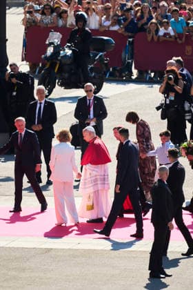 June 8, 2026, Madrid, Madrid, Spain: Pope Leo XIV (Papa Leon XVI, Robert Francis Prevost) attends flower offering to Nuestra Senora de la Almudena at Nuestra Senora de la Almudena Cathedral on June 8, 2026 in Madrid, Spain Madrid Spain  - ZUMAg15_ 20260608_zaf_g15_096 Copyright: xJackxAbuinx