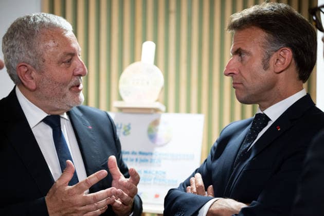 French President Emmanuel Macron inaugurates the Institute for Neurological Disordersr with Didier Renaut, the new CEO of Amiens Picardie University Hospital at the Hospital center of Amiens CHU Amiens France Monday, June 8, 2026 Jeanne Accorsini Pool Bestimage Amiens France  Copyright: xJeannexAccorsini Pool BestimagexJeannexAccorsini Pool Bestimagex