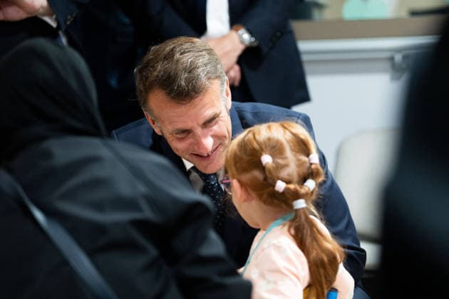 French President Emmanuel Macron meets healthcare professionals, parents, and their children at the Hospital center of Amiens CHU, France Monday, June 8, 2026 Jeanne Accorsini Pool Bestimage Amiens France  Copyright: xJeannexAccorsini Pool BestimagexJeannexAccorsini Pool Bestimagex