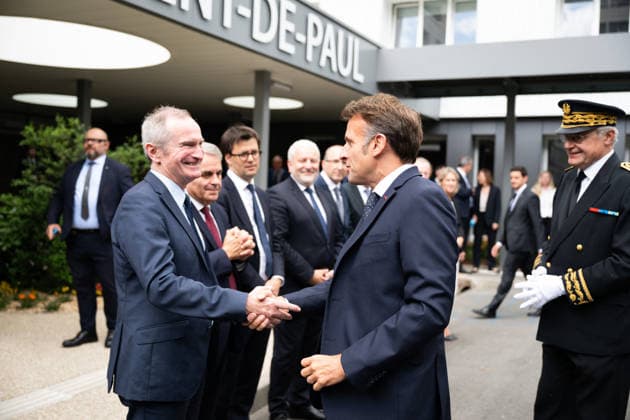 French President Emmanuel Macron arrives for visiting the Institute for Neurodevelopmental Disorders, at the Hospital center of Amiens CHU Amiens France Monday, June 8, 2026 Jeanne Accorsini Pool Bestimage Amiens France  Copyright: xJeannexAccorsini Pool BestimagexJeannexAccorsini Pool Bestimagex