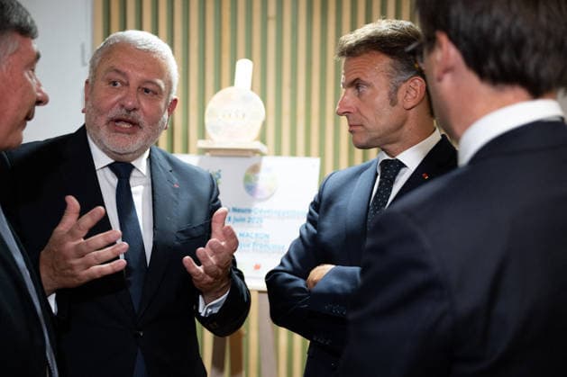French President Emmanuel Macron inaugurates the Institute for Neurological Disordersr with Didier Renaut, the new CEO of Amiens Picardie University Hospital at the Hospital center of Amiens CHU Amiens France Monday, June 8, 2026 Jeanne Accorsini Pool Bestimage Amiens France  Copyright: xJeannexAccorsini Pool BestimagexJeannexAccorsini Pool Bestimagex