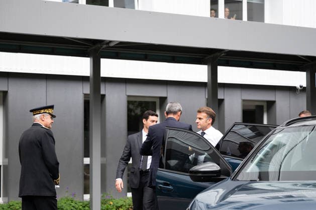 French President Emmanuel Macron arrives for visiting the Institute for Neurodevelopmental Disorders, at the Hospital center of Amiens CHU Amiens France Monday, June 8, 2026 Jeanne Accorsini Pool Bestimage Amiens France  Copyright: xJeannexAccorsini Pool BestimagexJeannexAccorsini Pool Bestimagex