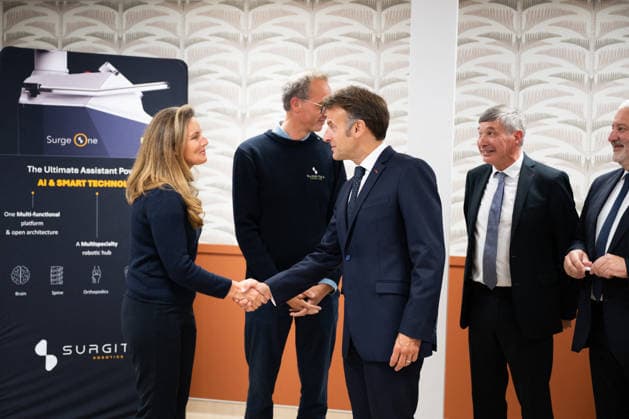 French President Emmanuel Macron meets Laure Caucanas, Co founder and CEO of Surgitec Robotics during the visit at the Hospital center of Amiens CHU France Monday, June 8, 2026 Jeanne Accorsini Pool Bestimage Amiens France  Copyright: xJeannexAccorsini Pool BestimagexJeannexAccorsini Pool Bestimagex