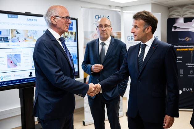 French President Emmanuel Macron meets Unither President Eric Goupil duroing the visit of the Hospital center of Amiens CHU and meets professionals on innovation in surgical robotics France Monday, June 8, 2026 Jeanne Accorsini Pool Bestimage Amiens France  Copyright: xJeannexAccorsini Pool BestimagexJeannexAccorsini Pool Bestimagex