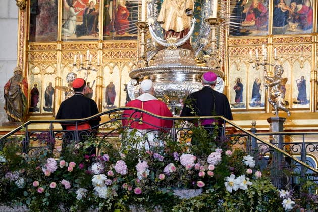 Pope Leo XIV presides a prayer in honor of the Virgin of Almudena in the Cathedral Pope Leo XIV during the prayer and homage to the Virgin of Almudena, in the Cathedral of Santa Maria de la Almudena, on June 8, 2026, in Madrid Spain After the prayer before the patron saint, the Pope has deposited at her feet the Golden Rose, a personal and exceptional recognition with which the Popes honor images of the Virgin, the Pope placed at her feet the Golden Rose, a personal and exceptional recognition with which the Pontiffs honor images of Virgins 08 JUNE 2026 POOL POPE LEÓN XIV MADRID CATHEDRAL ALMUDENA MADRID SPAIN PRAYER TO Pé Madrid Madrid Spain  Copyright: xA.xPÃ rezxMeca EuropaxPress Poolx 7582382