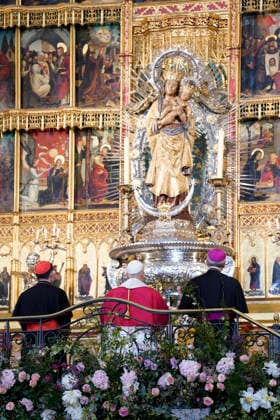 Pope Leo XIV presides a prayer in honor of the Virgin of Almudena in the Cathedral Pope Leo XIV during the prayer and homage to the Virgin of Almudena, in the Cathedral of Santa Maria de la Almudena, on June 8, 2026, in Madrid Spain After the prayer before the patron saint, the Pope has deposited at her feet the Golden Rose, a personal and exceptional recognition with which the Popes honor images of the Virgin, the Pope placed at her feet the Golden Rose, a personal and exceptional recognition with which the Pontiffs honor images of Virgins 08 JUNE 2026 POOL POPE LEÓN XIV MADRID CATHEDRAL ALMUDENA MADRID SPAIN PRAYER TO Pé Madrid Madrid Spain  Copyright: xA.xPÃ rezxMeca EuropaxPress Poolx 7582403