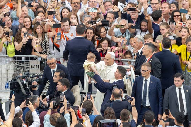 June 8, 2026, Madrid, Spain: Pope Leo XIV blesses children during a meeting with faithful at Santiago Bernabeu Stadium in Madrid. Madrid Spain  - ZUMAl194 20260608_zip_l194_028 Copyright: xMarekxLadzinskix