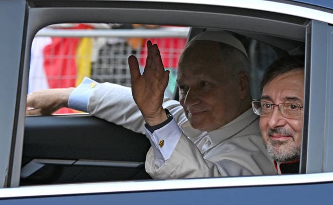 Pope Leo XIV arrives at the Santiago Bernabeu Stadium to participate in a meeting with the diocesan community of Madrid Pope Leo XIV together with the Cardinal and Archbishop of Madrid, José Cobo, arrive at the Santiago Bernabeu Stadium to participate in a meeting with the diocesan community of Madrid, on June 8, 2026, in Madrid Spain 08 JUNE 2026 Ó Madrid Madrid Espana  Copyright: xOscarxOrtizx 7582420