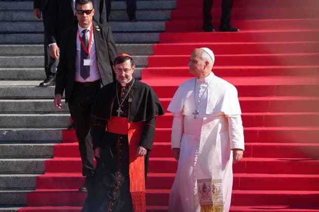 Pope Leo XIV is greeted by faithful as he arrives for a service a prayer and devotion to our Lady of Almudena at the Cathedral of Holy Mary of Almudena in Madrid, Spain, Monday, June 8, 2026 Cordon Press 