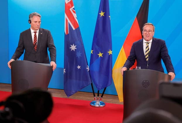 Australiens Verteidigungsminister und stellvertretenden Prime Minister Richard Marles, Boris Pistorius, Bundesminister der Verteidigung, Deutschland, Berlin, Gemeinsames Treffen von BM Wadephul und BM Pistorius mit dem australischen Verteidigungsminister Marles und der australischen Außenministerin Wong *** Australias Minister of Defense and Deputy Prime Minister Richard Marles, Boris Pistorius, Federal Minister of Defense, Germany, Berlin, Joint meeting of Federal Minister Wadephul and Federal Minister Pistorius with Australian Minister of Defense Marles and Australian Foreign Minister Wong