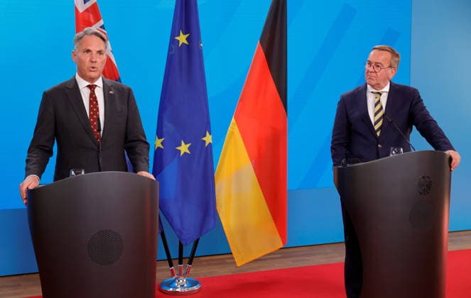 Australiens Verteidigungsminister und stellvertretenden Prime Minister Richard Marles, Boris Pistorius, Bundesminister der Verteidigung, Deutschland, Berlin, Gemeinsames Treffen von BM Wadephul und BM Pistorius mit dem australischen Verteidigungsminister Marles und der australischen Außenministerin Wong *** Australias Minister of Defense and Deputy Prime Minister Richard Marles, Boris Pistorius, Federal Minister of Defense, Germany, Berlin, Joint meeting of Federal Minister Wadephul and Federal Minister Pistorius with Australian Minister of Defense Marles and Australian Foreign Minister Wong