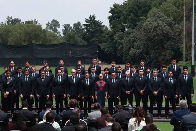 Ceremonial flag presentation to the Mexico national team MEXICO CITY, MEXICO - JUNE 08: Mexican President Claudia Sheinbaum and members of the Mexico national team attend the ceremonial flag presentation to the Mexico national team ahead of the FIFA World Cup, at the High Performance Center (CAR), in Mexico City, Mexico on June 08, 2026. Daniel Cardenas Anadolu Mexico City Mexico. Editorial use only. Please get in touch for any other usage.  Copyright: x2026xAnadoluxDanielxCardenasx